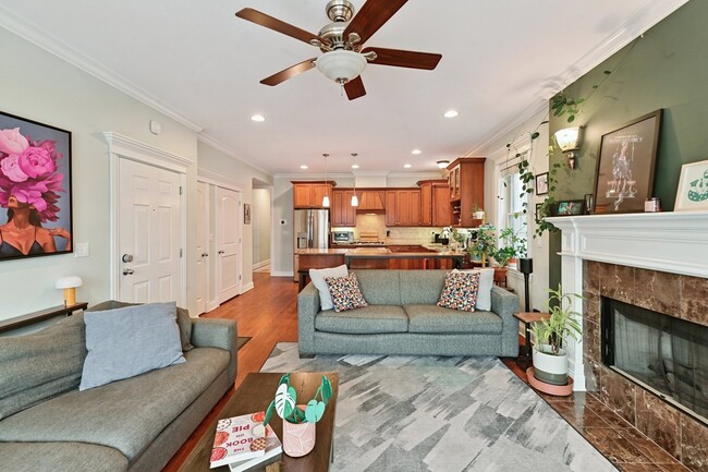 Building Photo - 4853 N Winthrop Ave