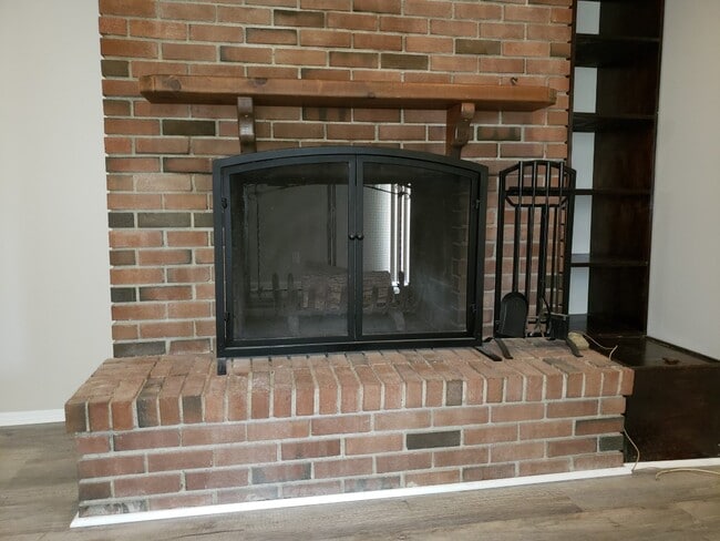 Building Photo - 24694 Creekside Dr