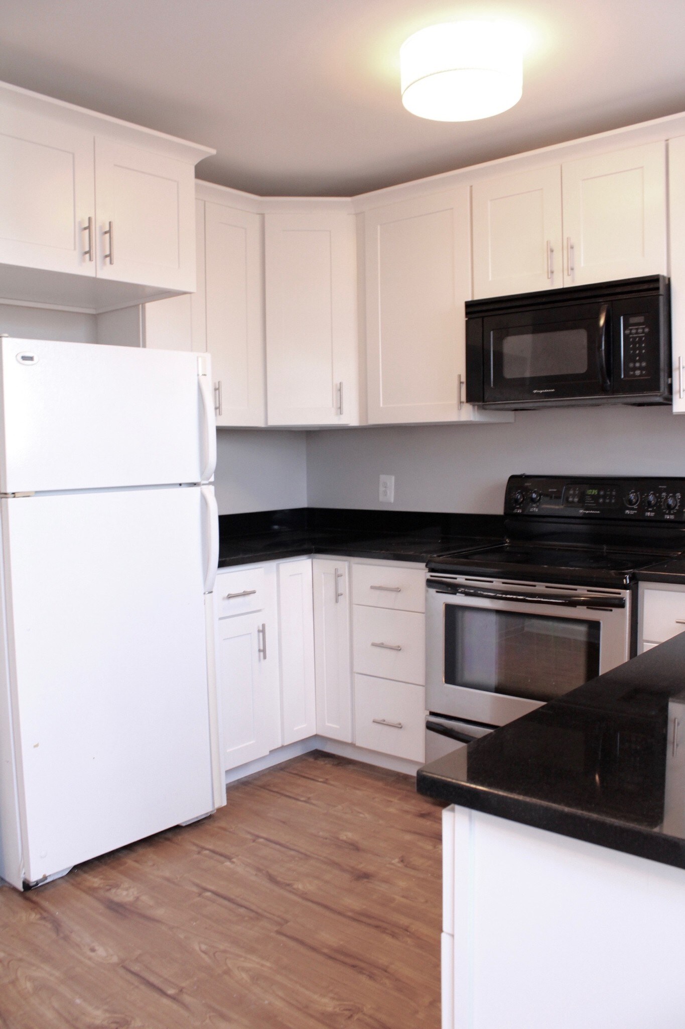 Building Photo - 2841 S Wakefield St