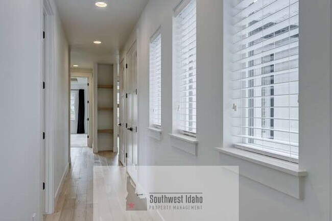 Building Photo - 7655 W Meltwater Ln