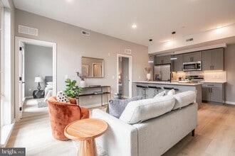 Building Photo - 713 S Mildred St