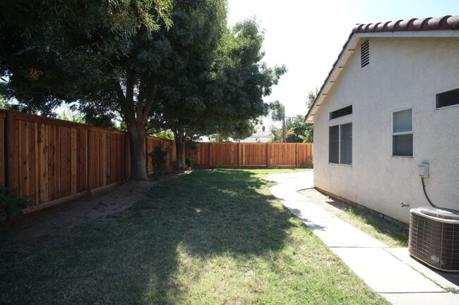 Building Photo - Charming Ceres Home with a spacious backyard!