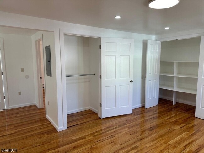 Building Photo - 10 Kipp Pl