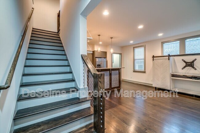 Building Photo - 917B Spain Ave