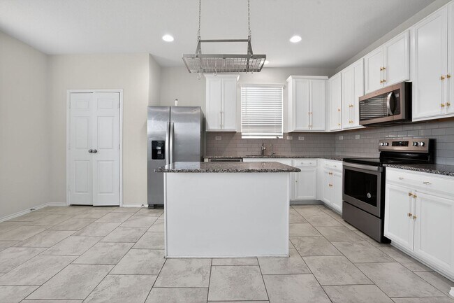 Building Photo - 4 Weeks Free!!! Beautiful 3 Bedroom Home in New Braunfels – Spacious Layout & Prime Location!