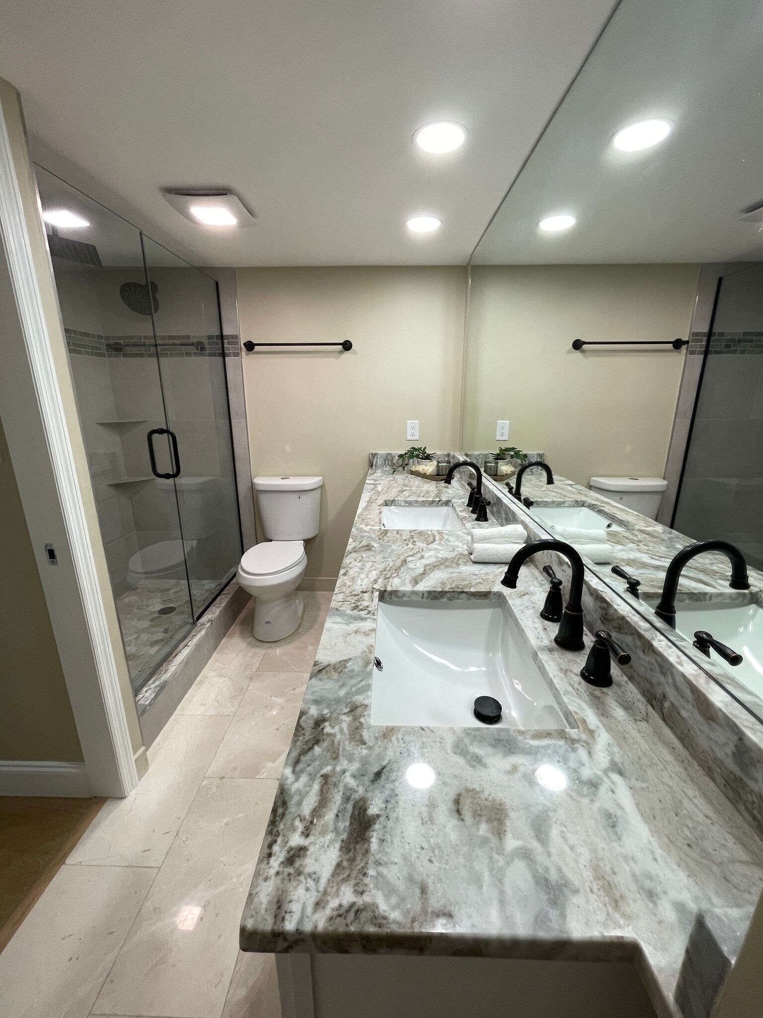 Master bathroom - 2947 S Atlantic Ave