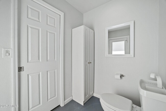 Building Photo - 6039 E Skinner Dr