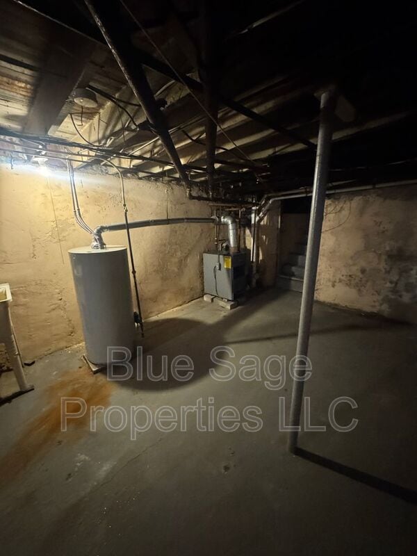 Building Photo - 906 Coates St
