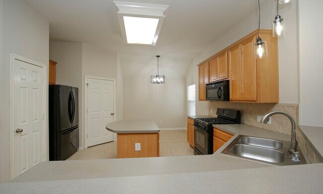 Building Photo - 15938 Cottage Ivy Cir