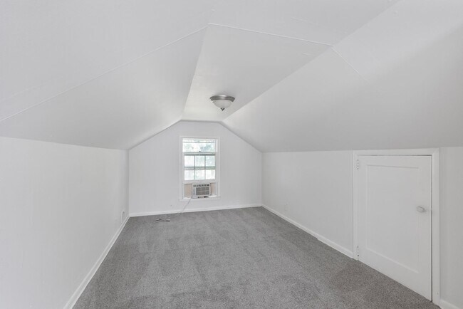 Building Photo - Benson Beauty!