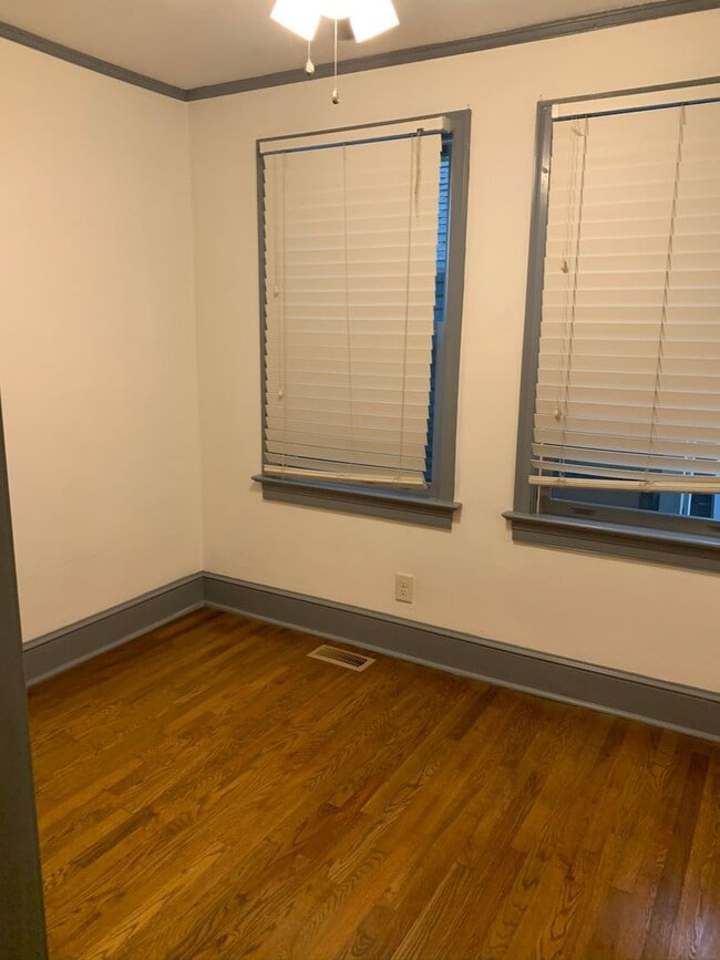 Building Photo - 3BR Normaltown Charmer