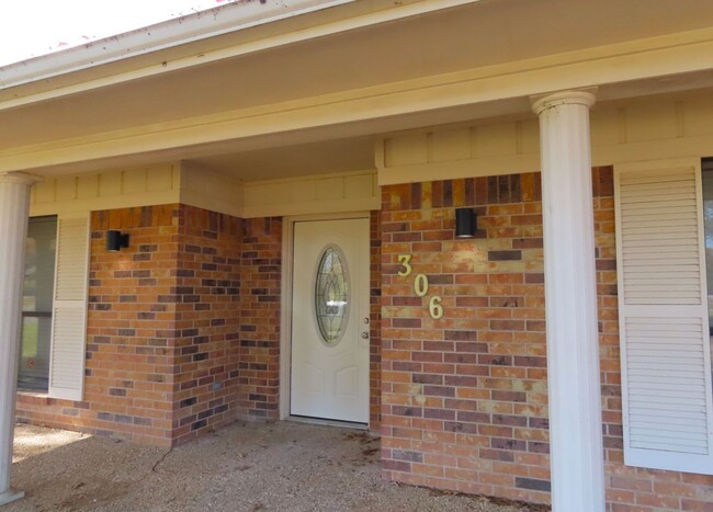 Building Photo - Whitehouse ISD! Spacious 3 Bedroom, 2 Bath...