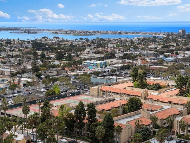 Building Photo - Beautiful 2BD/2BA Condo in Prime Pacific B...