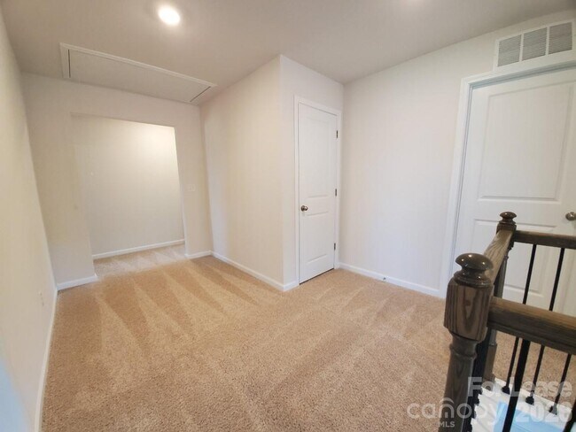 Building Photo - 3013 Lydney Cir