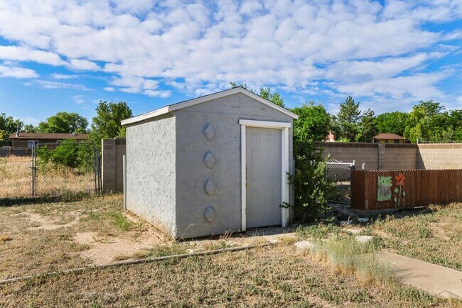 Building Photo - 160 E Eads Dr