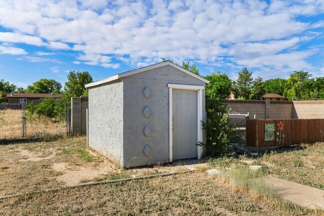 Building Photo - ALL PROSPECTIVE TENANTS MUST SUBMIT A $58 NON-REFUNDABLE APPLICATION FEE PER APPLICANT ONLINE AND...