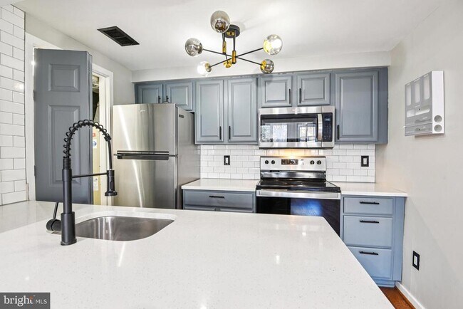 Building Photo - 9717 Hellingly Pl