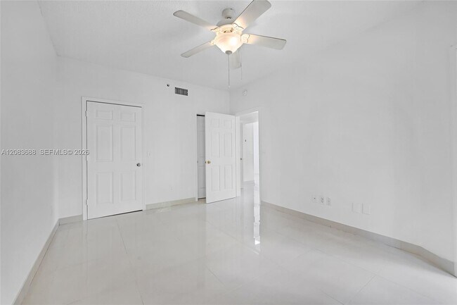 Building Photo - 3125 NE 184th St