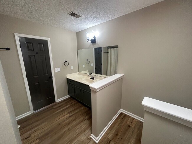 Building Photo - 25 Oak Lake Ct