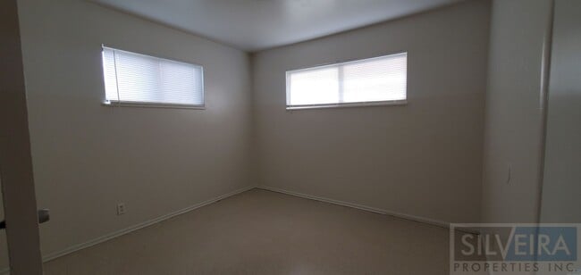 Building Photo - Three Bedroom Home In Santa Maria!