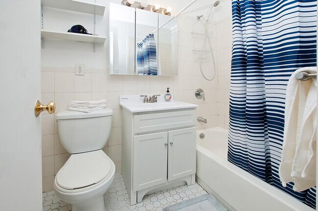 Building Photo - 236 E 80th St