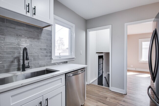 Building Photo - 1520 N Prairie Ave