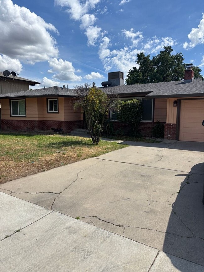 Building Photo - 3 BD 2 BA House in Yuba City! AVAILABLE NOW!! RENT SPECIAL-MOVE-IN JUNE AND GET $400 OFF AUGUST RENT