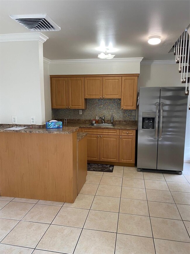 Building Photo - 3901 SW 109th Ave