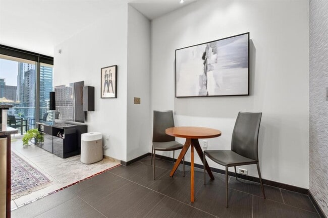 Building Photo - 360 Nueces St