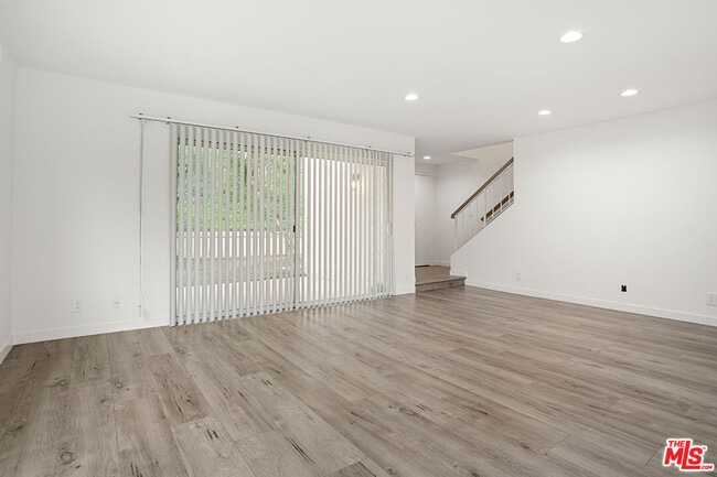 Building Photo - 9351 Via Crema