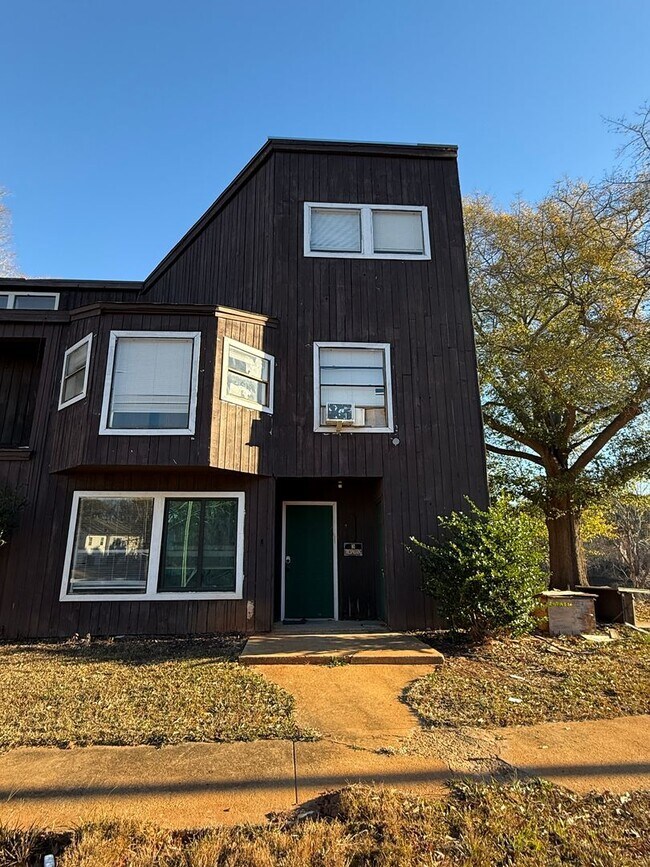 Building Photo - Furnished 3-Bedroom Condo in Prime Decatur Location!