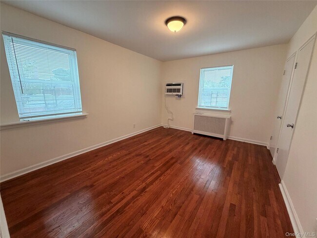 Building Photo - 72-31 Little Neck Pkwy