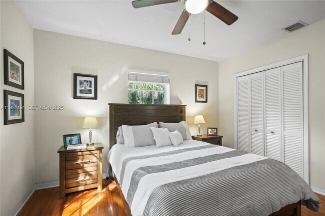 Building Photo - 924 El Rado St