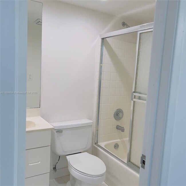 Building Photo - 4009 N Cypress Dr