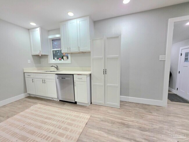 Building Photo - 18 Milton Rd