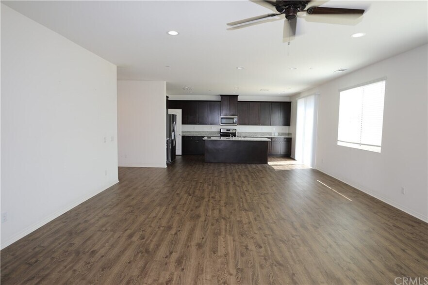 Building Photo - 1006 Peach Grv