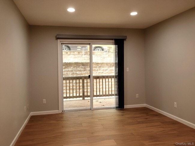Building Photo - 224 Fox Run Ln