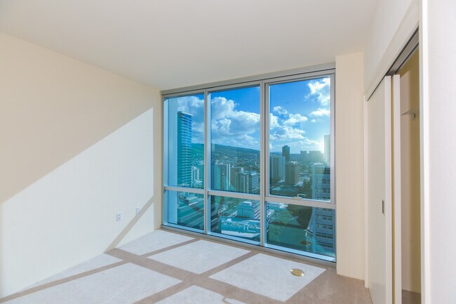 Building Photo - 1391 Kapiolani Blvd