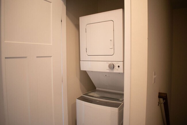 Building Photo - 2310 Avinity Ct