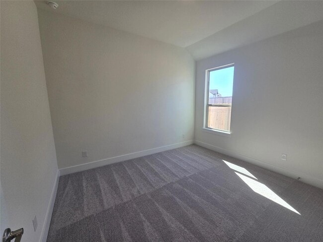 Building Photo - 8512 Red Bottle Brush Rd