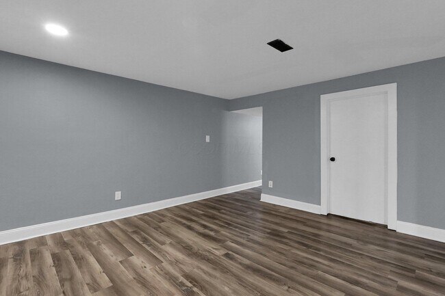 Building Photo - 2433 Nedra St