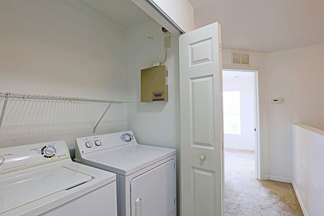 Building Photo - Forest Lake Townhomes 3620-106