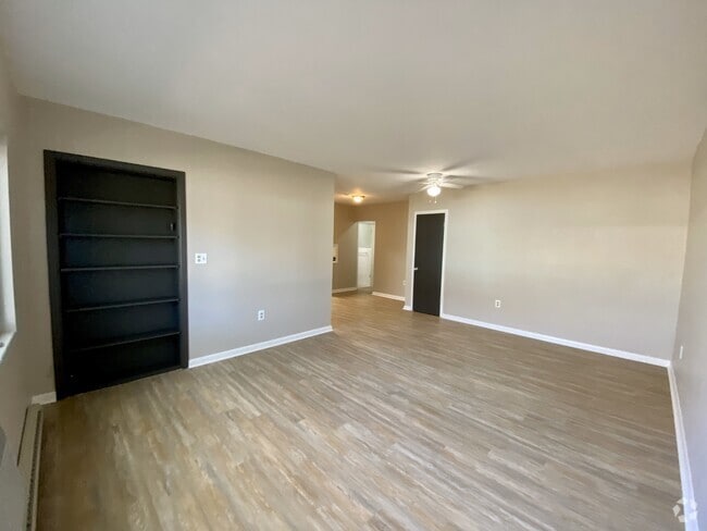 Building Photo - 1305 N Lotus Dr