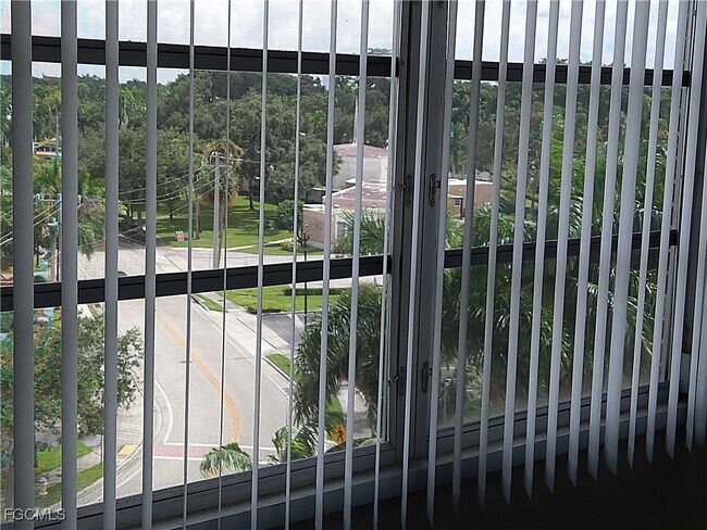 Building Photo - 2350 W First St