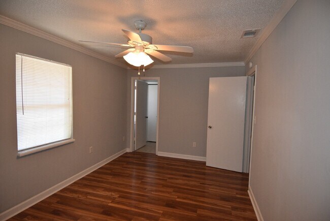 Building Photo - House for Rent