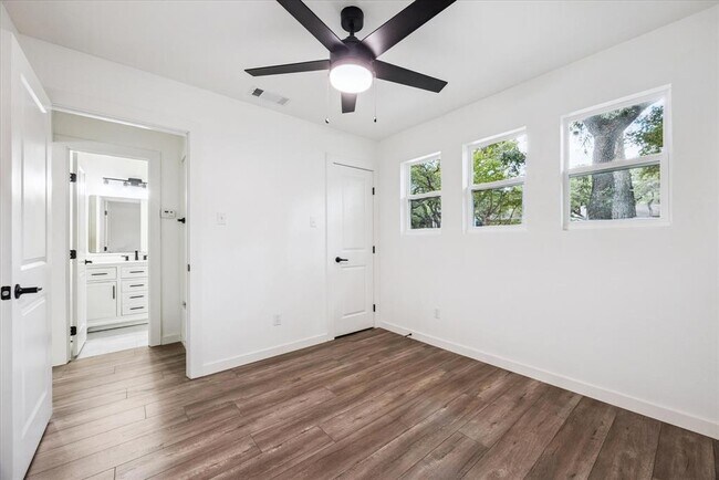 Building Photo - 7103 Treasure Cove
