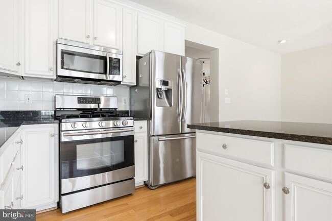 Building Photo - 21369 Sawyer Square