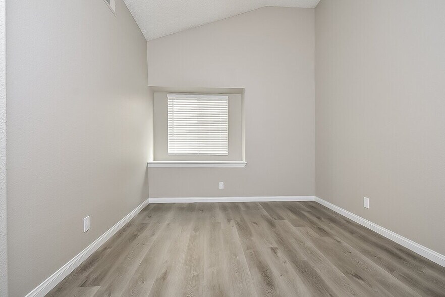 Building Photo - 3316 Sturbridge Cir