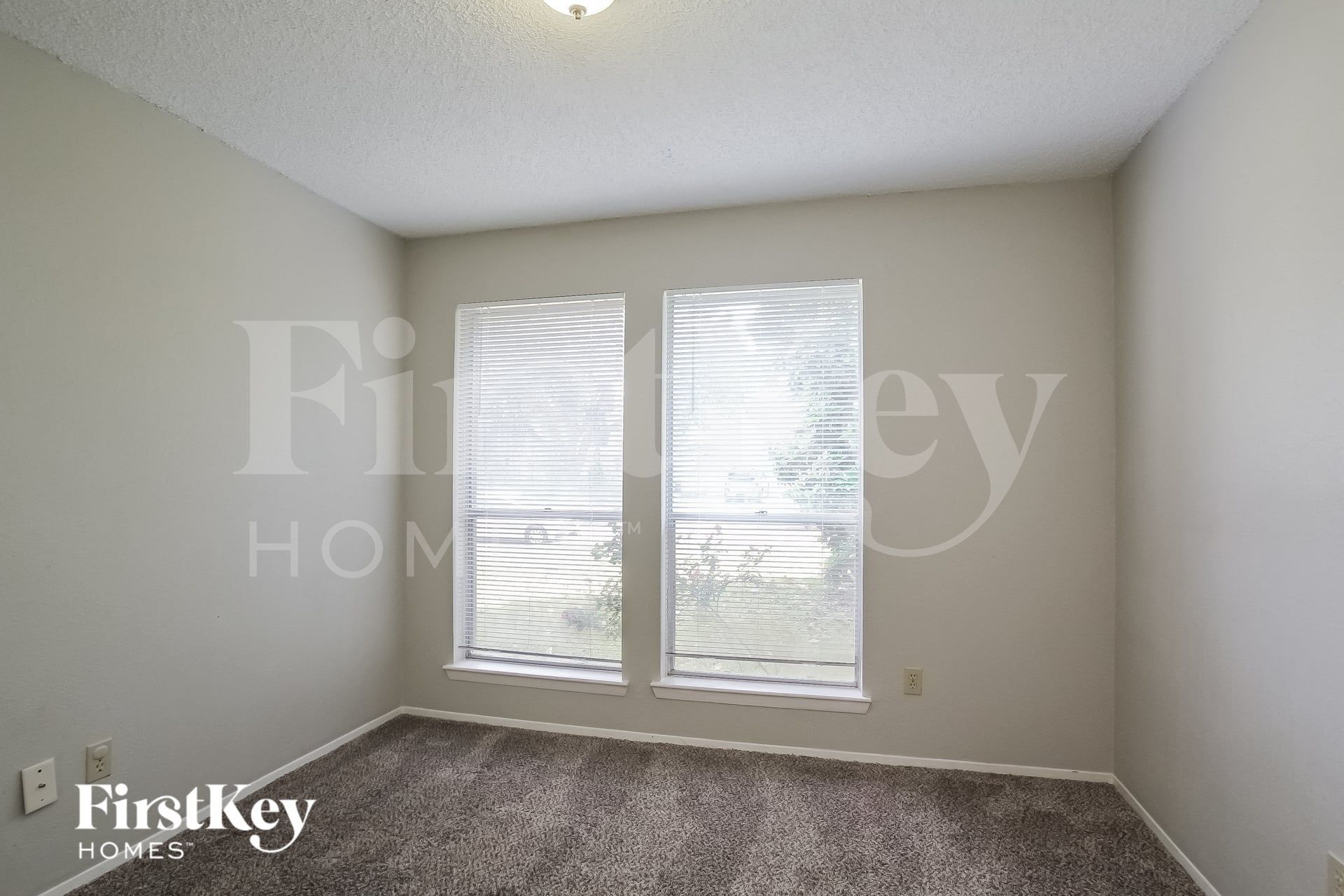 Building Photo - 16411 N Cross Dr