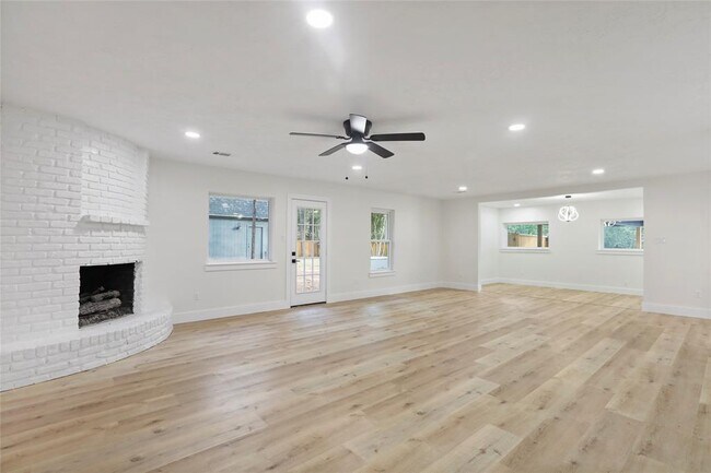 Building Photo - 1742 Hill Top Ln